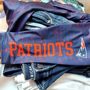 NWT Patriots NFL Team Apparel By Foco Blue And Red Size Large